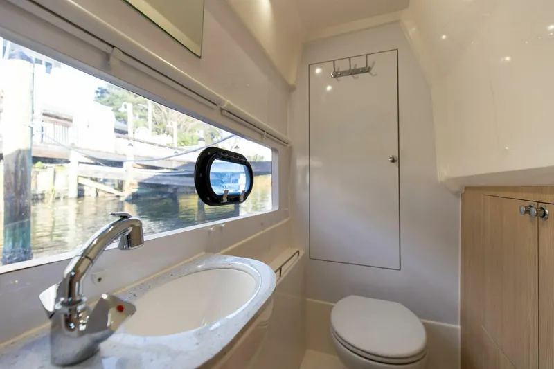 Slide: The Image of 2018 36 Aquila 36 Power Cat Katz Azz Starboard Head - 5014635