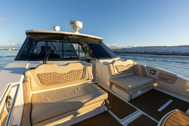 Slide: The Image of 2018 36 Aquila 36 Power Cat Katz Azz Bow Seating (2) - 5014638