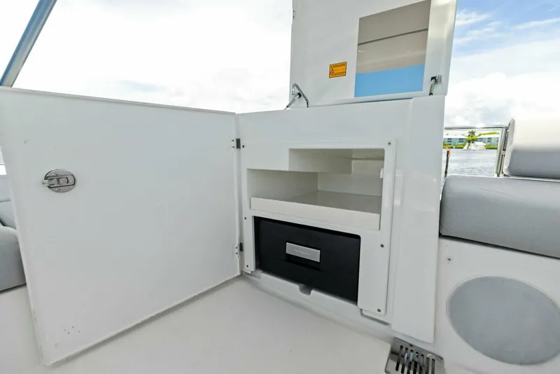 Slide: The Image of 2025 Prestige 460 Flybridge - Sistership - 4931297