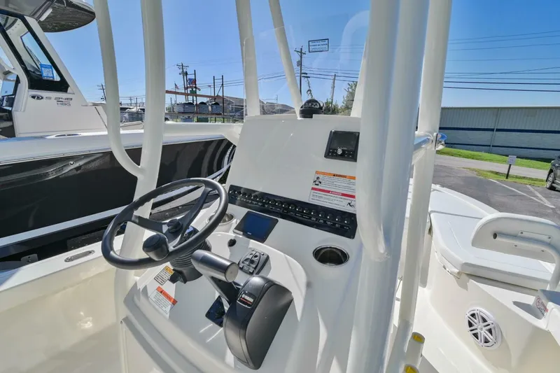 Slide: The Image of Pathfinder 2200TRS 2025 - 4926677