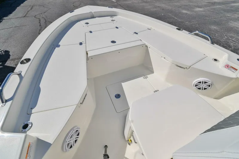 Slide: The Image of Pathfinder 2200TRS 2025 - 4926683