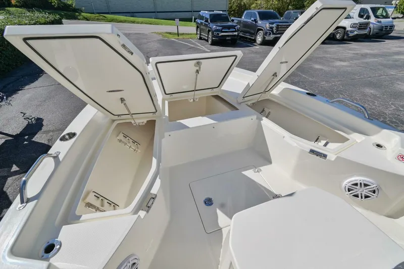 Slide: The Image of Pathfinder 2200TRS 2025 - 4926684