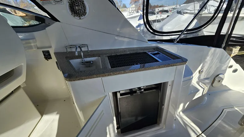 Slide: The Image of Sea Ray 350 Sundancer 2014 - 4926772