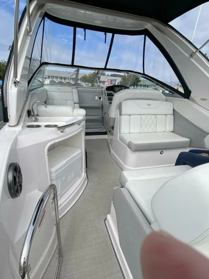 Slide: The Image of Regal 28 Express 2020 - 4928708