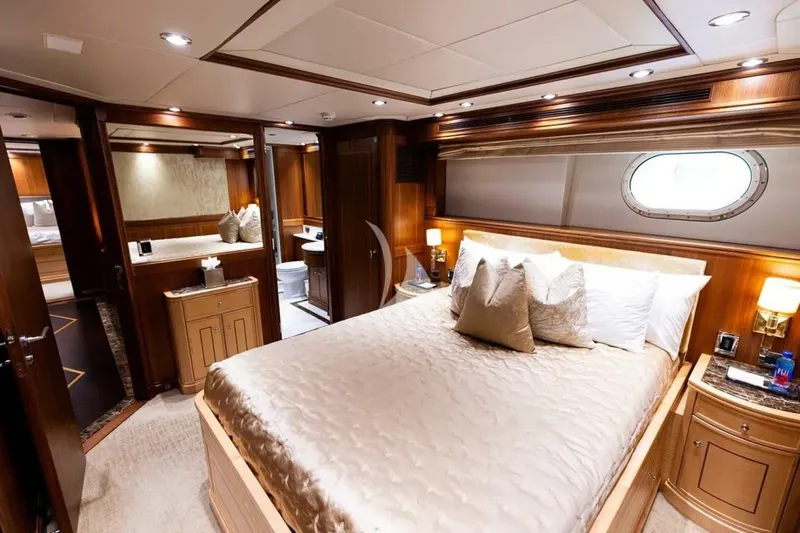 Slide: The Image of Palmer Johnson Motor Yacht 2006 - 4930000