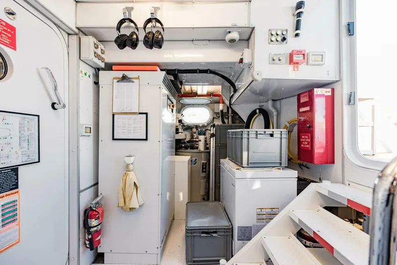 Slide: The Image of Palmer Johnson Motor Yacht 2006 - 4930019