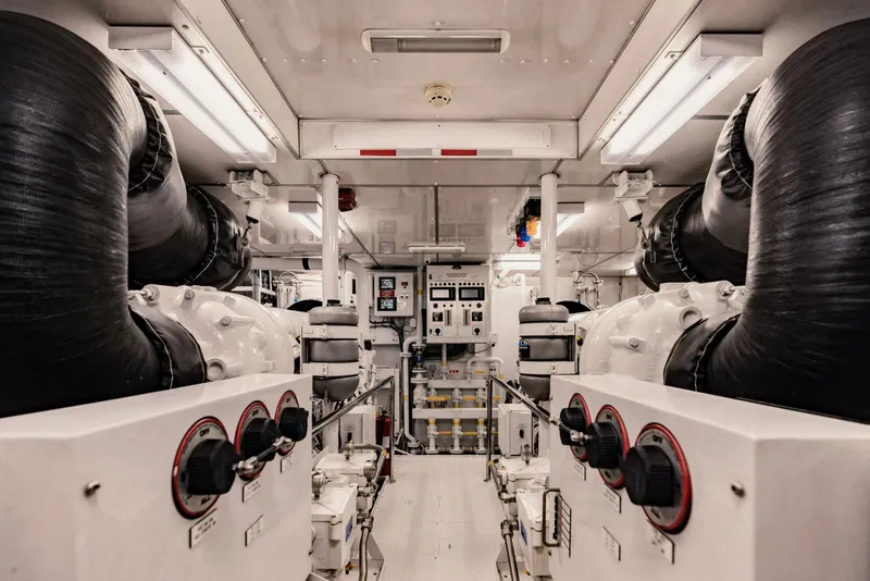 Slide: The Image of Palmer Johnson Motor Yacht 2006 - 4930022