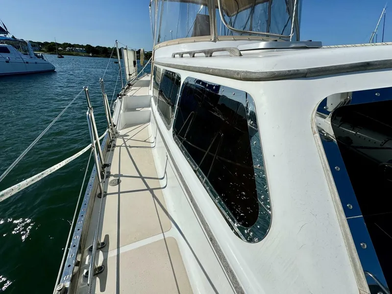 Slide: The Image of Gulfstar 47 Sailmaster Aft Cabin 1980 - 4929993