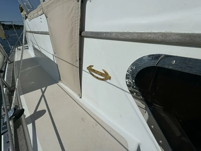 Slide: The Image of Gulfstar 47 Sailmaster Aft Cabin 1980 - 4930003