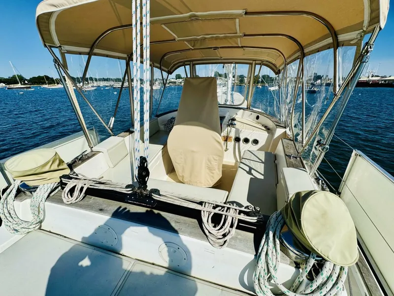 Slide: The Image of Gulfstar 47 Sailmaster Aft Cabin 1980 - 4930015