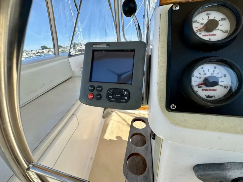 Slide: The Image of Gulfstar 47 Sailmaster Aft Cabin 1980 - 4930028