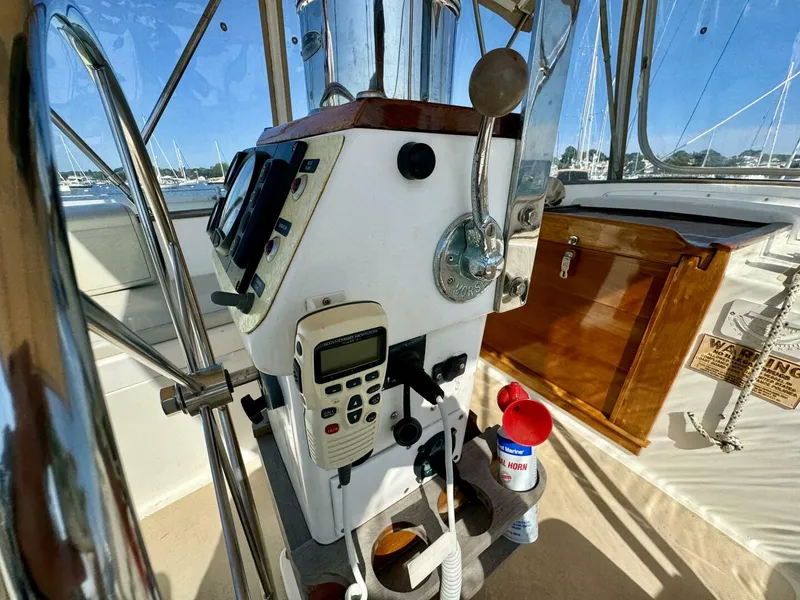Slide: The Image of Gulfstar 47 Sailmaster Aft Cabin 1980 - 4930029