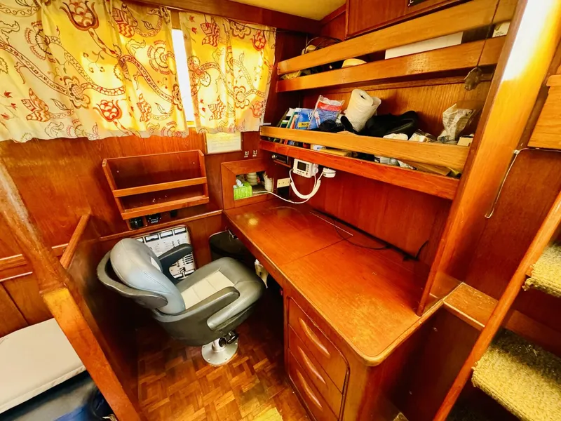 Slide: The Image of Gulfstar 47 Sailmaster Aft Cabin 1980 - 4931781
