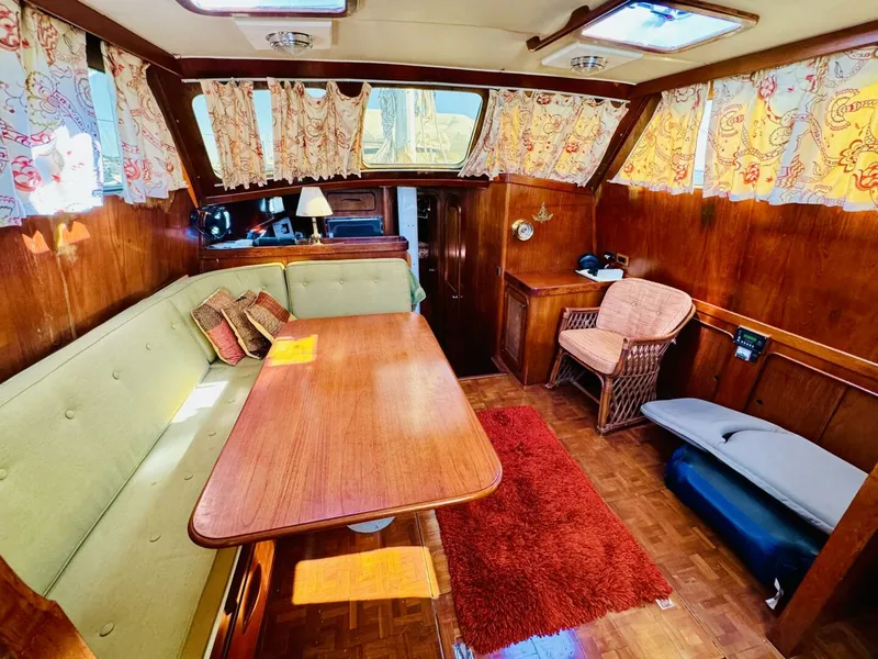 Slide: The Image of Gulfstar 47 Sailmaster Aft Cabin 1980 - 4931800