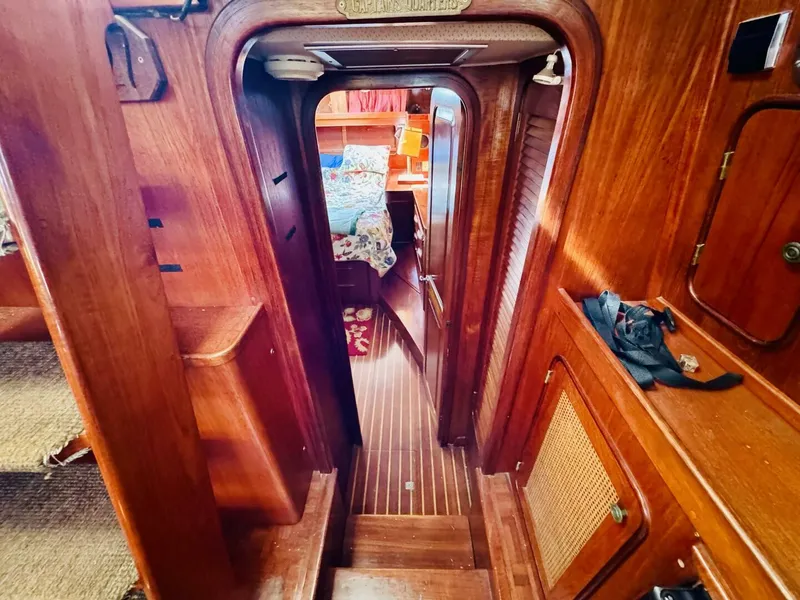 Slide: The Image of Gulfstar 47 Sailmaster Aft Cabin 1980 - 4931809