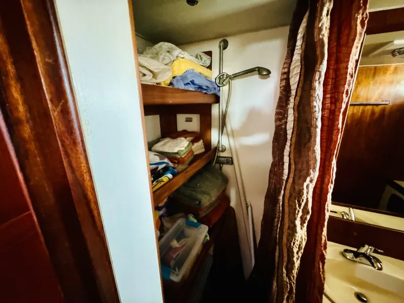 Slide: The Image of Gulfstar 47 Sailmaster Aft Cabin 1980 - 4931824