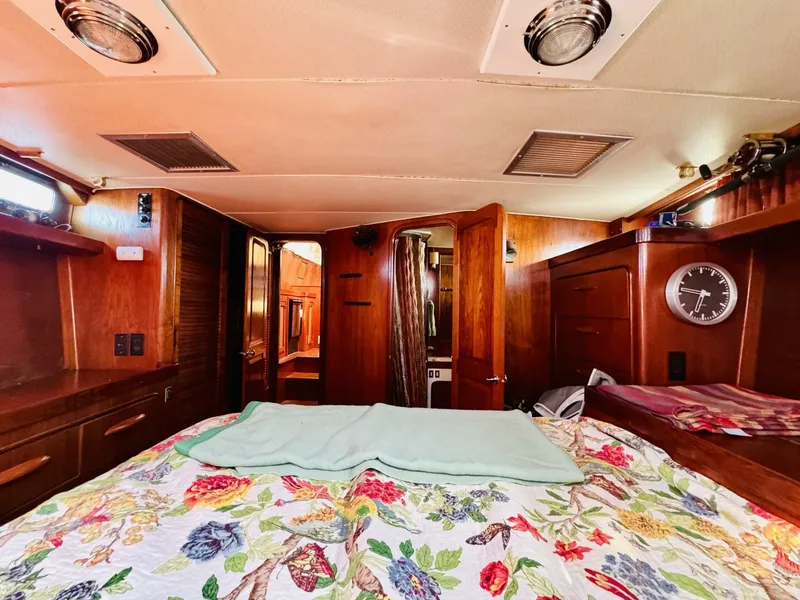 Slide: The Image of Gulfstar 47 Sailmaster Aft Cabin 1980 - 4931829