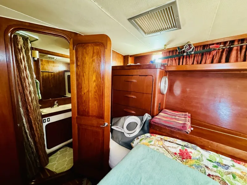 Slide: The Image of Gulfstar 47 Sailmaster Aft Cabin 1980 - 4931830