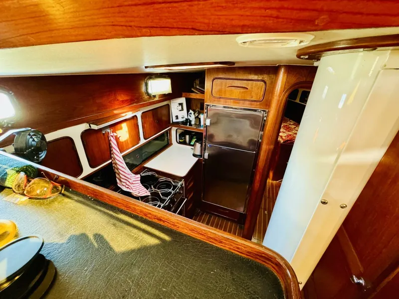 Slide: The Image of Gulfstar 47 Sailmaster Aft Cabin 1980 - 4931833