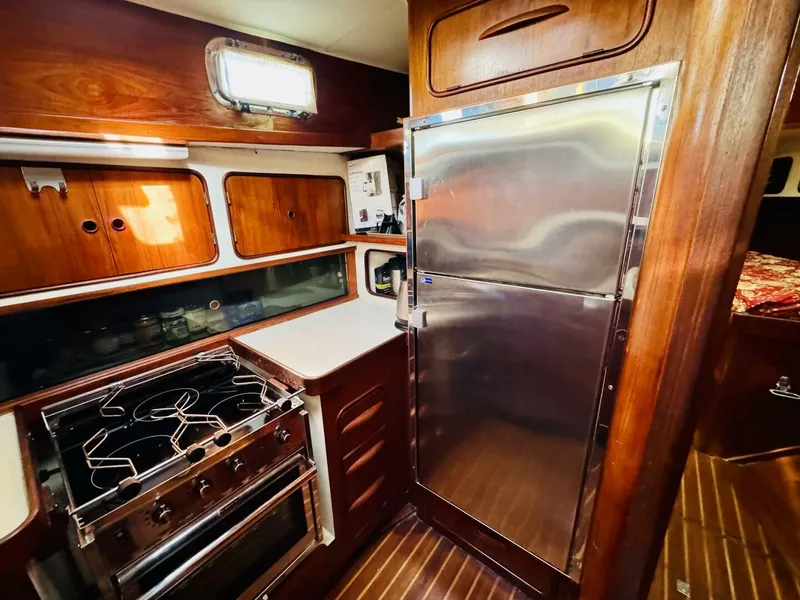 Slide: The Image of Gulfstar 47 Sailmaster Aft Cabin 1980 - 4931836