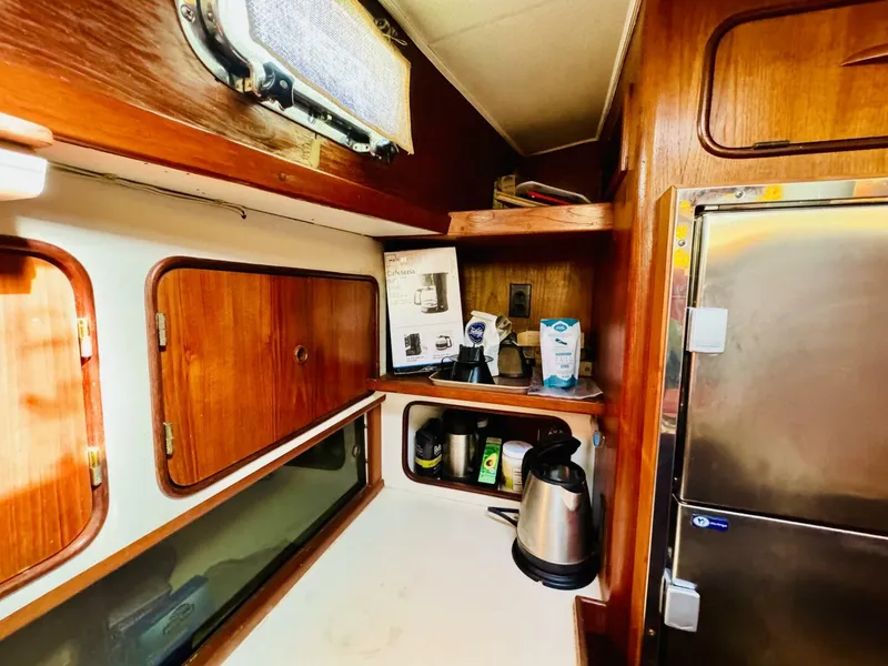 Slide: The Image of Gulfstar 47 Sailmaster Aft Cabin 1980 - 4931837