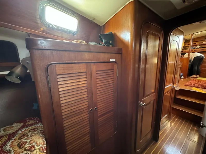 Slide: The Image of Gulfstar 47 Sailmaster Aft Cabin 1980 - 4931847