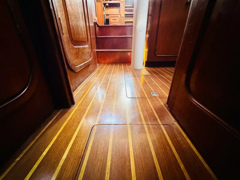 Slide: The Image of Gulfstar 47 Sailmaster Aft Cabin 1980 - 4931849