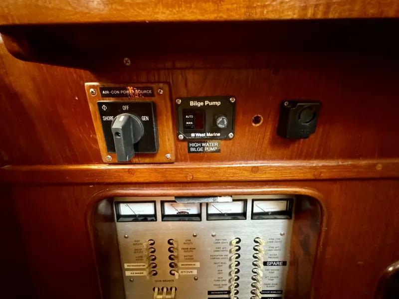 Slide: The Image of Gulfstar 47 Sailmaster Aft Cabin 1980 - 4931852