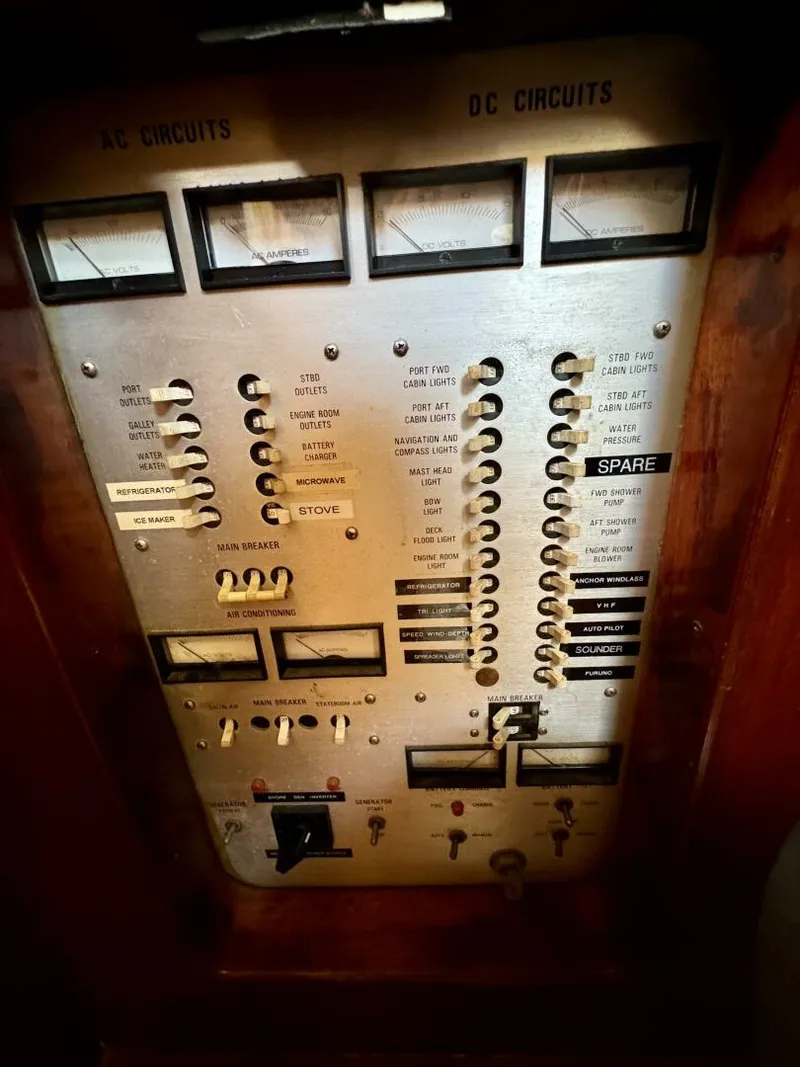 Slide: The Image of Gulfstar 47 Sailmaster Aft Cabin 1980 - 4931853