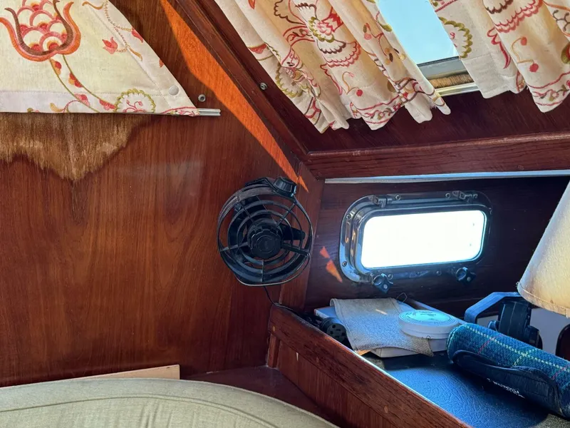 Slide: The Image of Gulfstar 47 Sailmaster Aft Cabin 1980 - 4931855