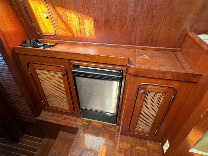Slide: The Image of Gulfstar 47 Sailmaster Aft Cabin 1980 - 4931856