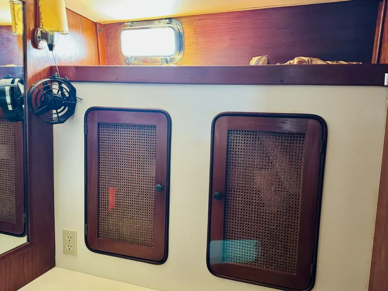 Slide: The Image of Gulfstar 47 Sailmaster Aft Cabin 1980 - 4931858