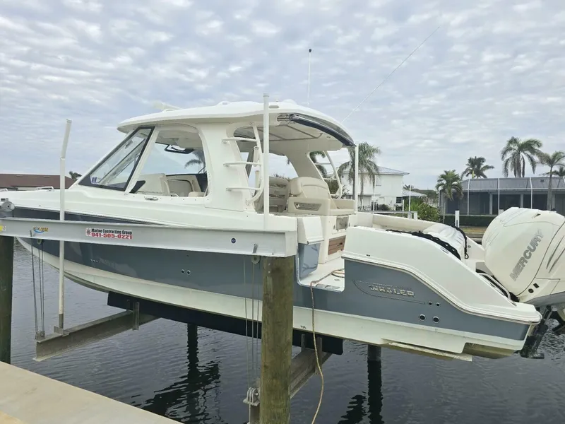 Slide: The Image of Boston Whaler Realm 380EX 2019 - 4930739