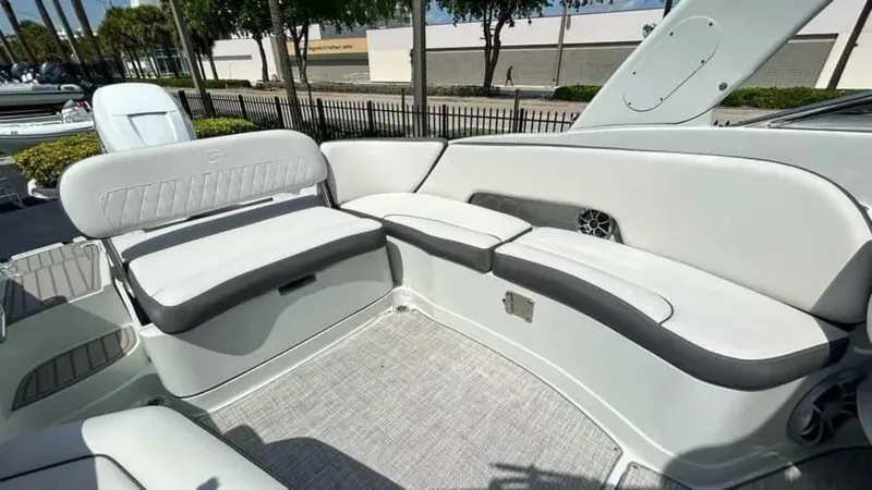 Slide: The Image of Crownline Boats E290 XS 2024 - 4931378