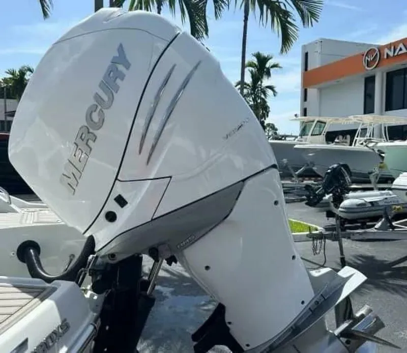 Slide: The Image of Crownline Boats E290 XS 2024 - 4931370