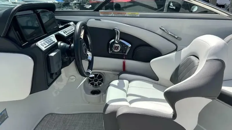 Slide: The Image of Crownline Boats E290 XS 2024 - 4931377