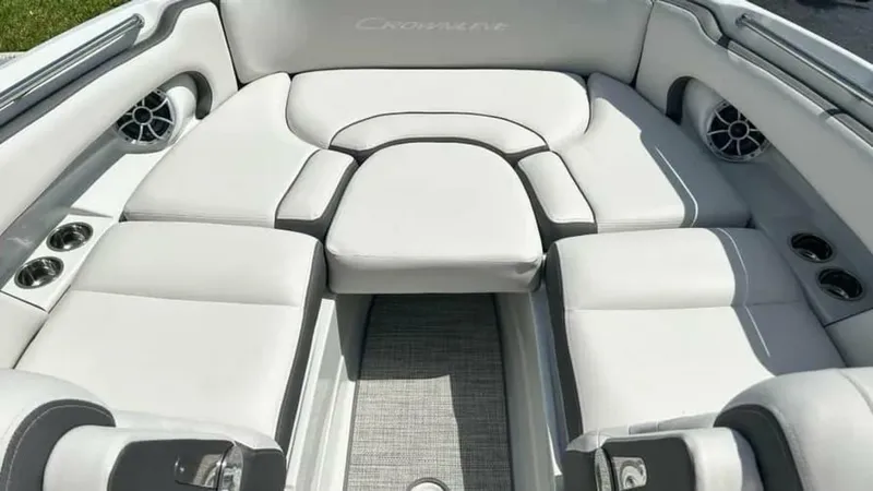 Slide: The Image of Crownline Boats E290 XS 2024 - 4931381