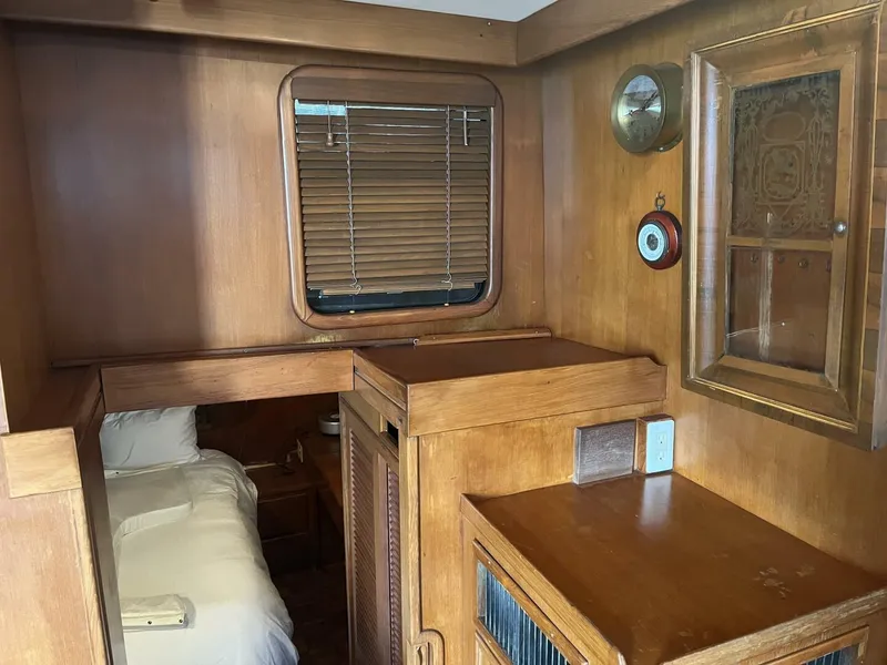 Slide: The Image of 1991 Marine Trader 46 Double Cabin - 4975539