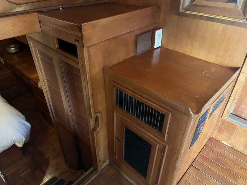 Slide: The Image of 1991 Marine Trader 46 Double Cabin - 4975540