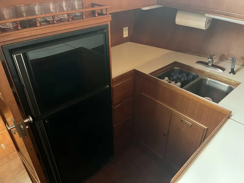 Slide: The Image of 1991 Marine Trader 46 Double Cabin - 4975548