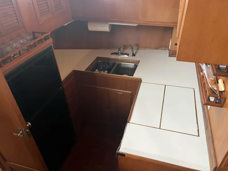 Slide: The Image of 1991 Marine Trader 46 Double Cabin - 4975550