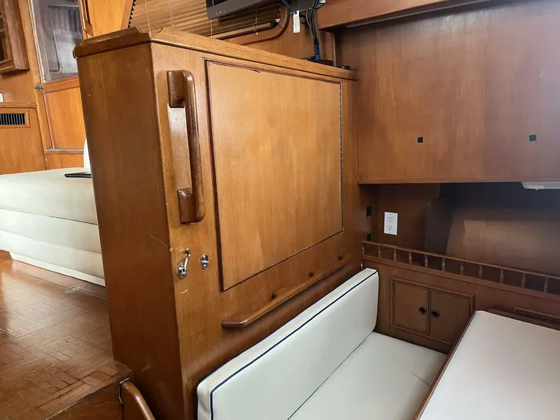 Slide: The Image of 1991 Marine Trader 46 Double Cabin - 4975553