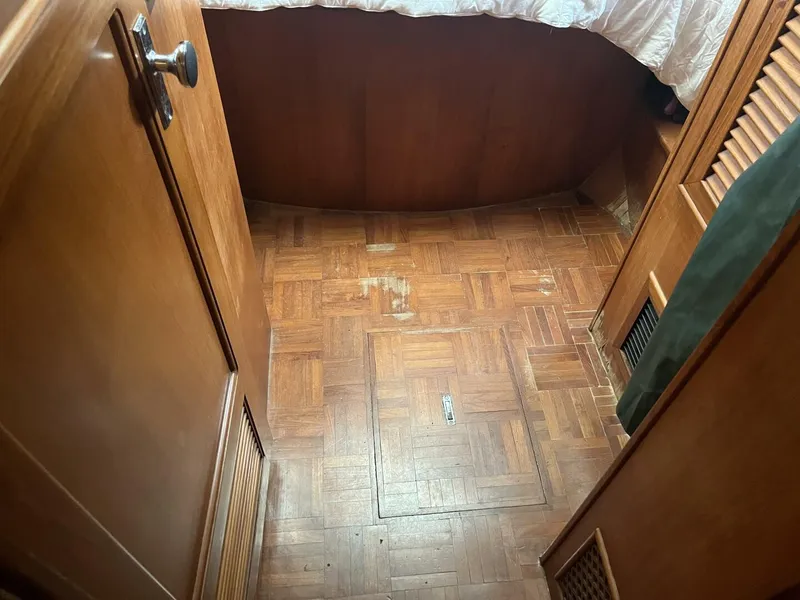 Slide: The Image of 1991 Marine Trader 46 Double Cabin - 4975559