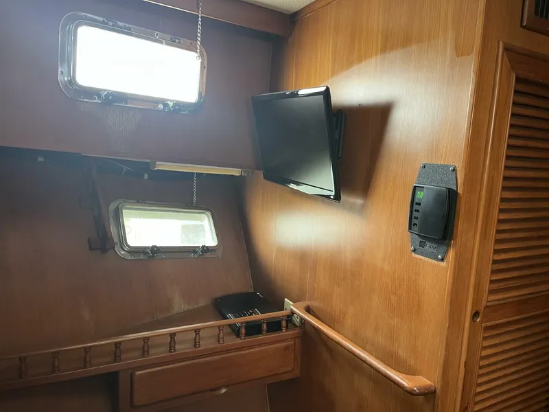 Slide: The Image of 1991 Marine Trader 46 Double Cabin - 4975563