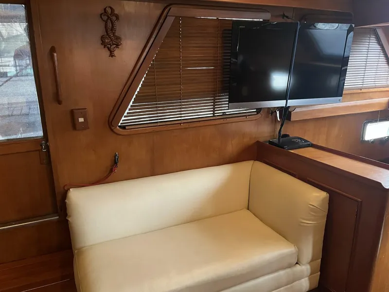 Slide: The Image of 1991 Marine Trader 46 Double Cabin - 4975532