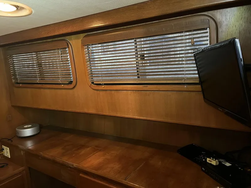 Slide: The Image of 1991 Marine Trader 46 Double Cabin - 4975567