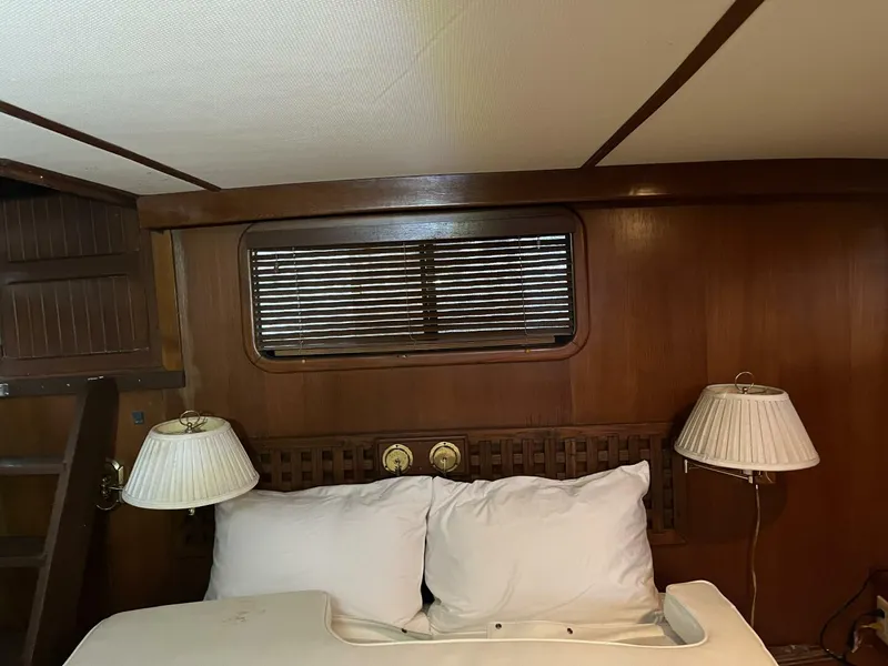 Slide: The Image of 1991 Marine Trader 46 Double Cabin - 4975568