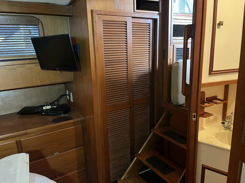 Slide: The Image of 1991 Marine Trader 46 Double Cabin - 4975572