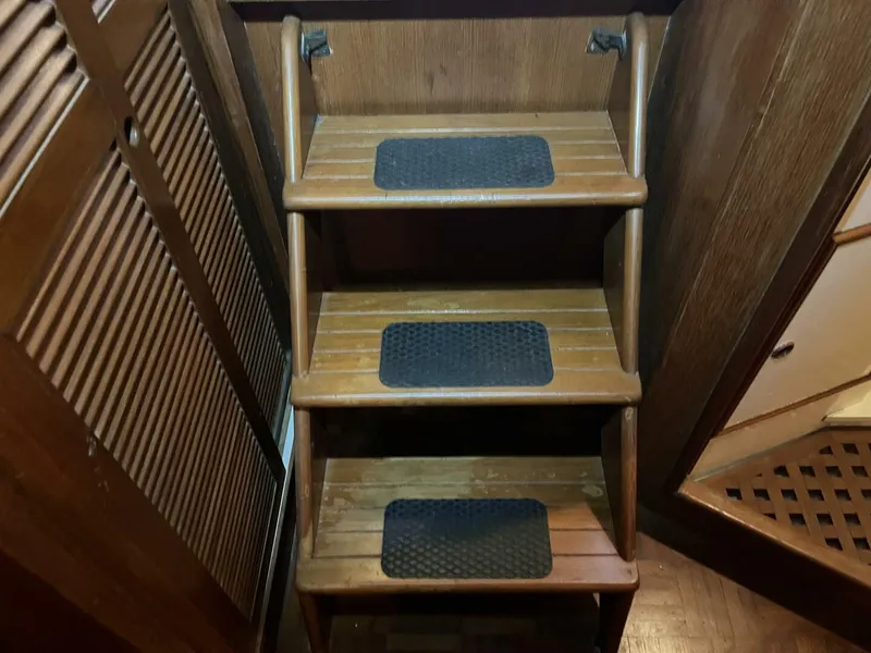 Slide: The Image of 1991 Marine Trader 46 Double Cabin - 4975575