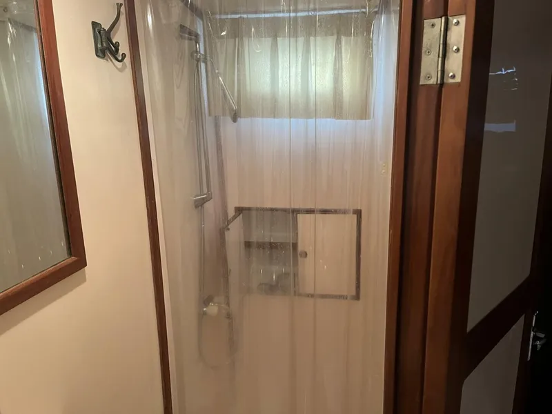 Slide: The Image of 1991 Marine Trader 46 Double Cabin - 4975577